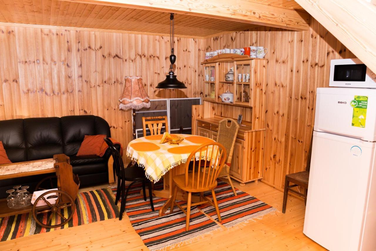 Mere Kodumajutus Kärdla Exteriör bild